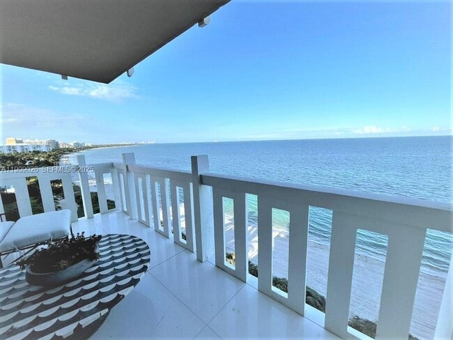 Building Photo - 1111 Crandon Blvd