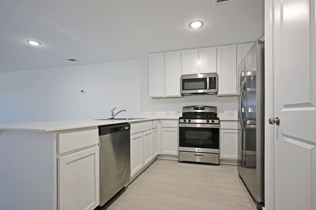Building Photo - 2415 Shady Grv