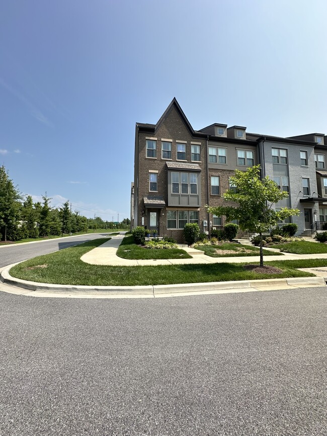 Building Photo - 131 Albany Pl