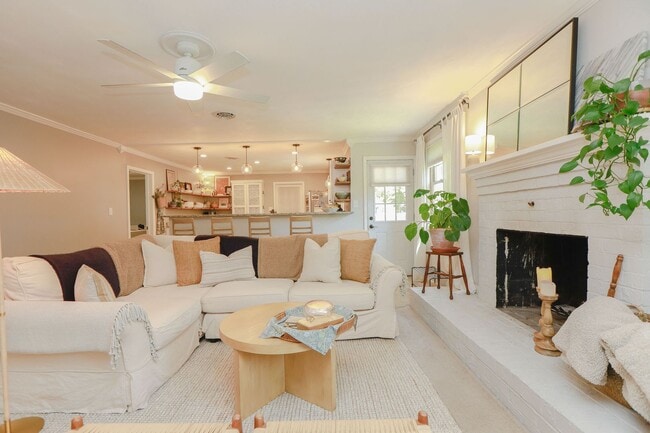 Building Photo - Charming 2BR in Historic Home – Bright, Sp...