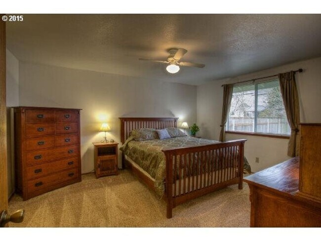 Building Photo - 3 Bedroom Home with Vaulted Living Room Near The Streets of Tanasbourne with Garage & Yard
