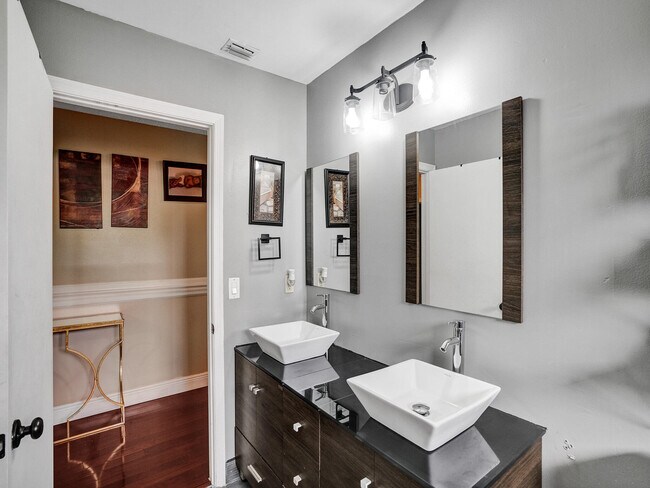 Building Photo - 9610 Dunhill Dr