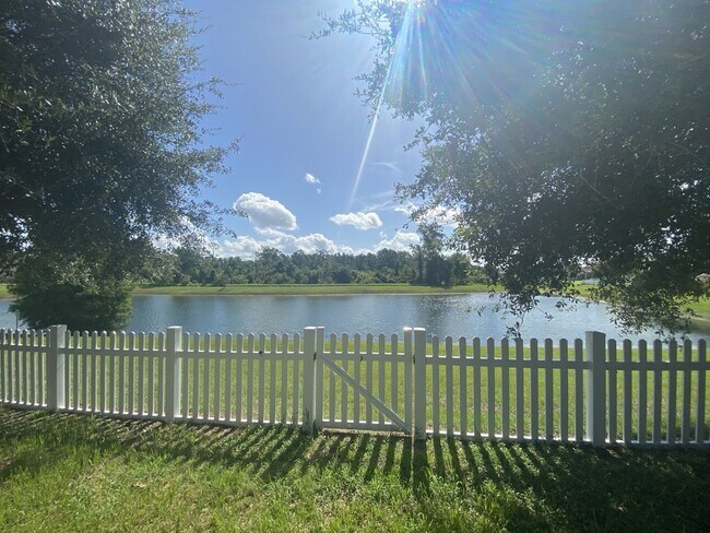 Building Photo - Spacious 3 bedroom 2 bathroom home in the Sawgrass community
