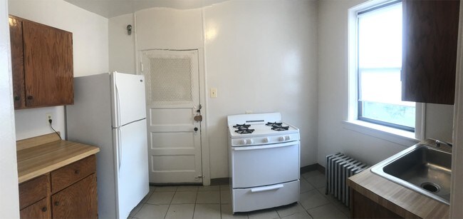 Building Photo - 1535 W 83rd St