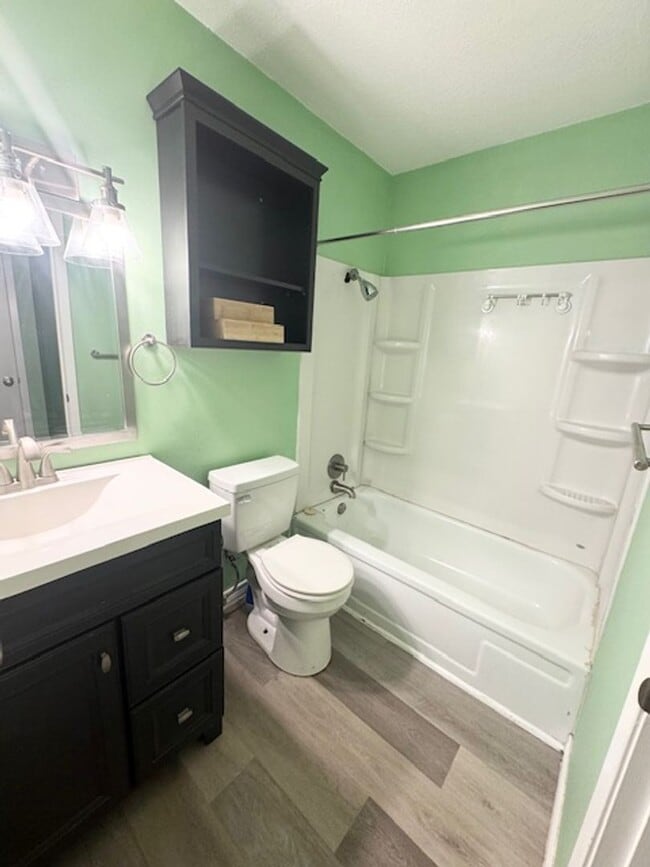 Building Photo - Cozy 3/1.5 Ready To Rent ASAP