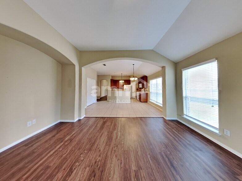 Building Photo - 2918 Meridian Bay Ln