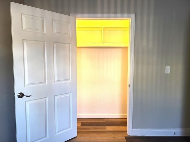 Building Photo - 576 Washington St