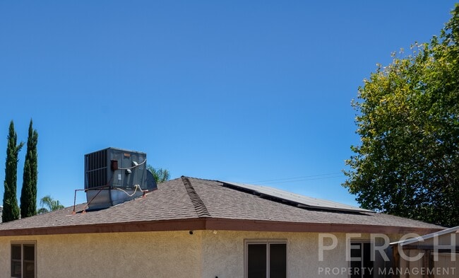Building Photo - 2510 E Devonshire Ave