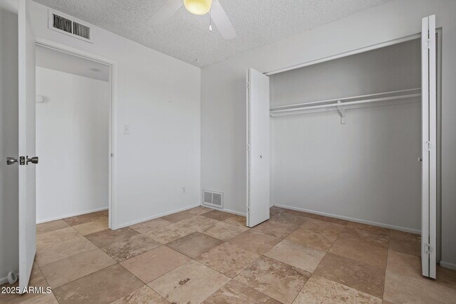 Building Photo - 2346 E Shaw Butte Dr