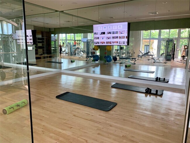 Building Photo - 16385 Biscayne Blvd