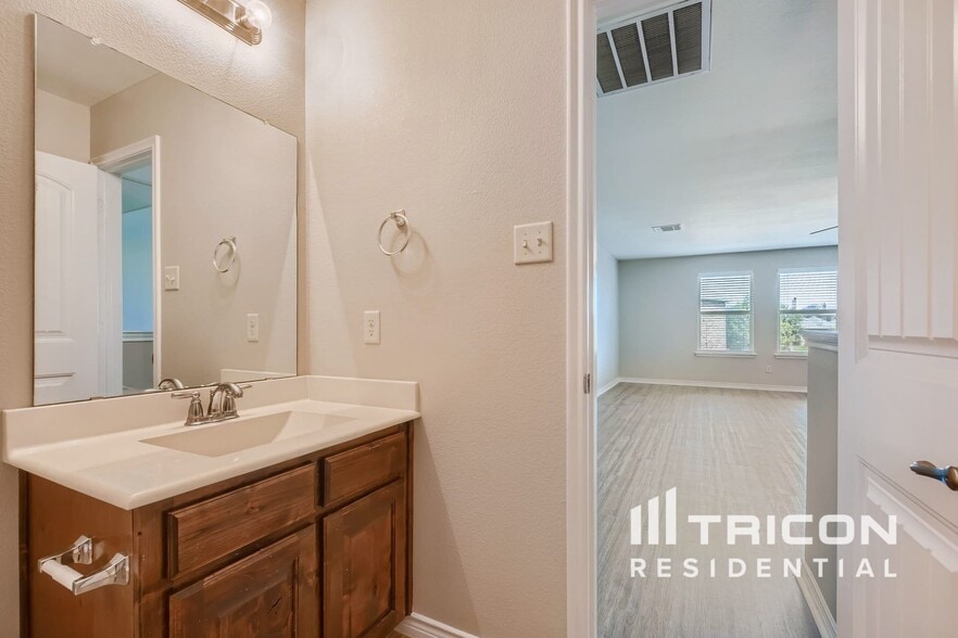 Building Photo - 1426 Rapids Ct