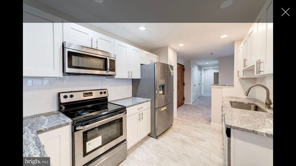 Building Photo - 250 S Reynolds St