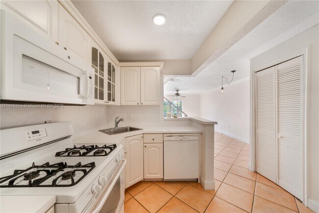 Building Photo - 8650 SW 67th Ave