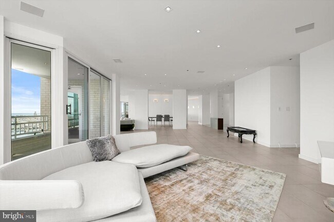 Building Photo - 100 Harborview Dr