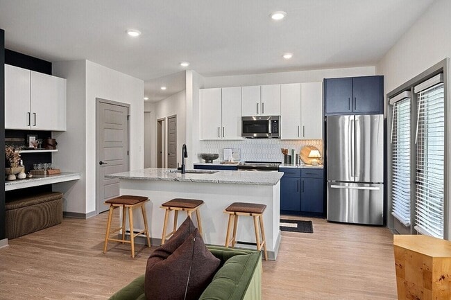 Building Photo - 3812 W Montague Ave