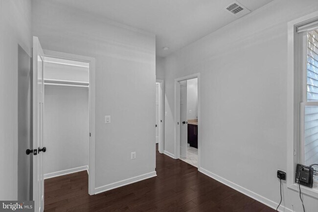 Building Photo - 15 N St NW