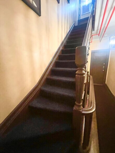 Building Photo - 112 W 78th St