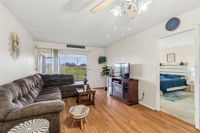 Building Photo - 11110 Carriage Hill Dr
