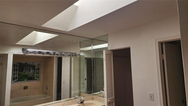 Building Photo - 10628 SW 118th Pl