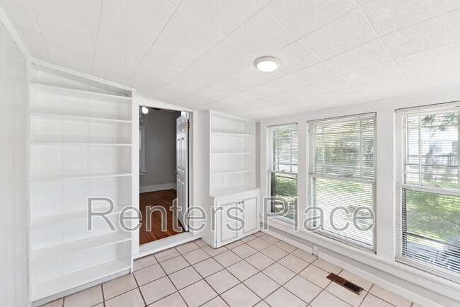 Building Photo - 1719 E 13th Pl