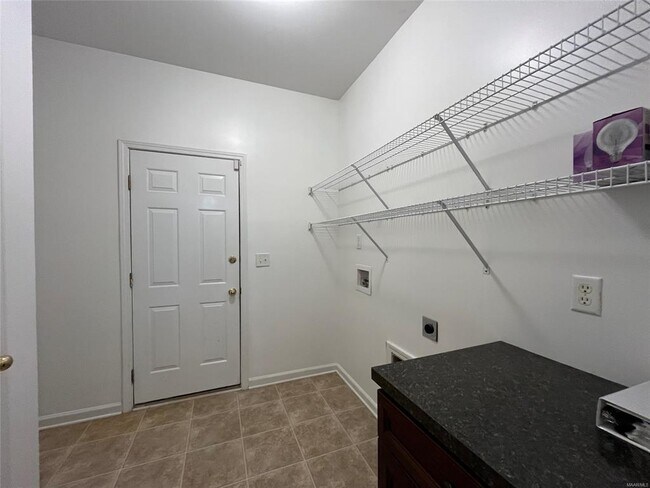 Building Photo - 9408 Crofton Ct