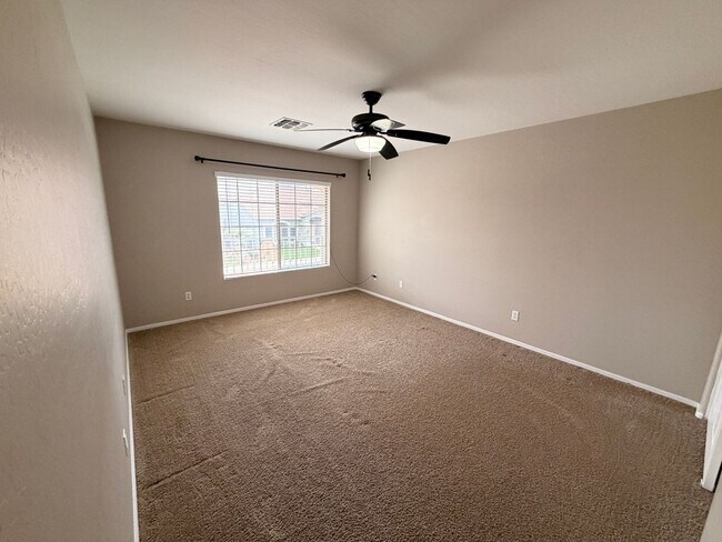 Building Photo - Spacious 5Bdm 3.5Ba Litchfield Park Home in a Small Gated Community