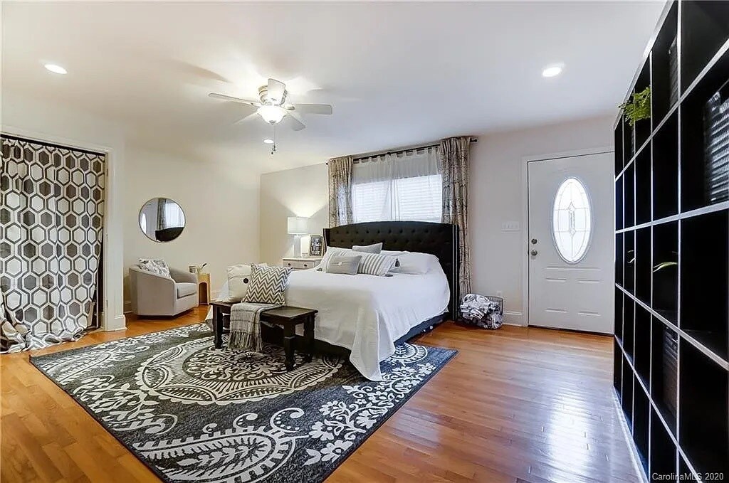 Building Photo - 10700 Forest Dr