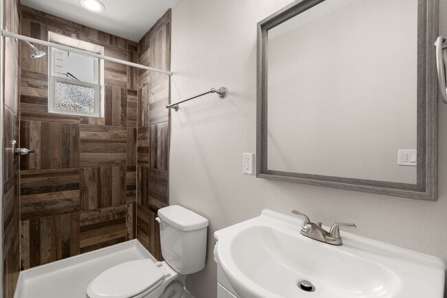 Building Photo - Charming 3 Bedroom/1 Bath Jennings Lodge home