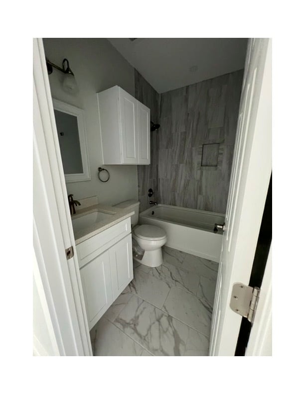 Building Photo - 938 Redwood Ave