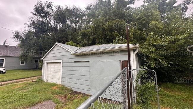 Building Photo - $925 - 2 bed 1 bath - Single Family Home