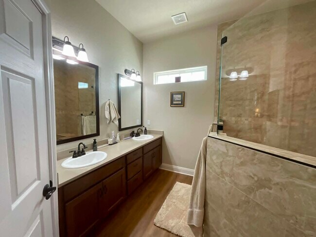 Building Photo - 104 Rolling Waters Ct