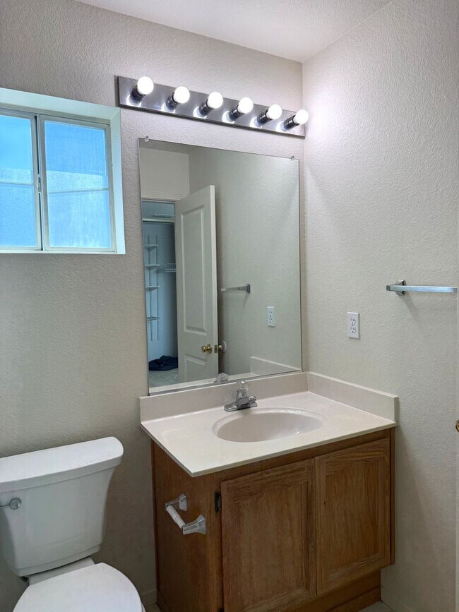 Building Photo - 3 Bed 2.5 Ba 2 Story 2 Car Garage in Folsom!