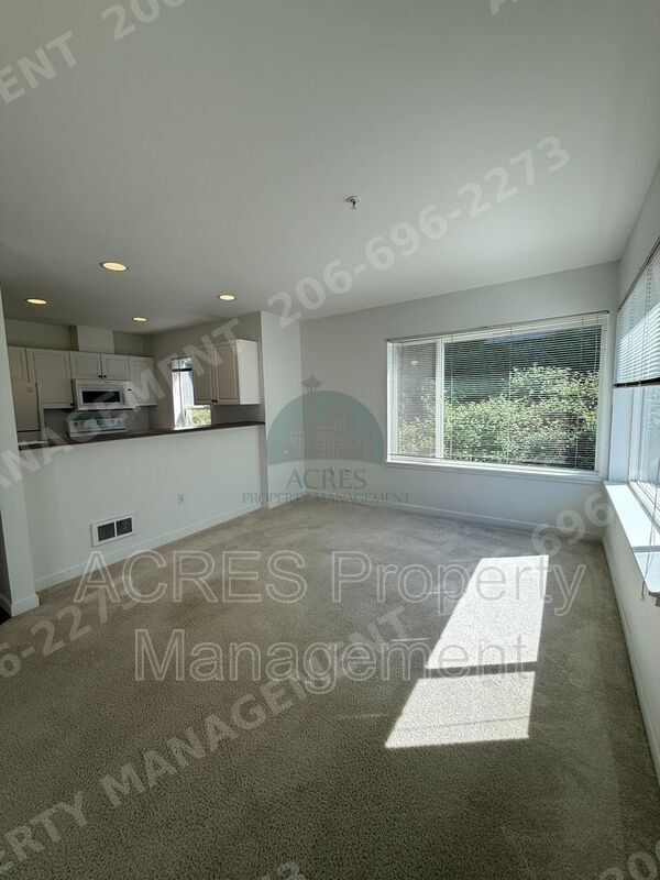Building Photo - 524 6th Ave W