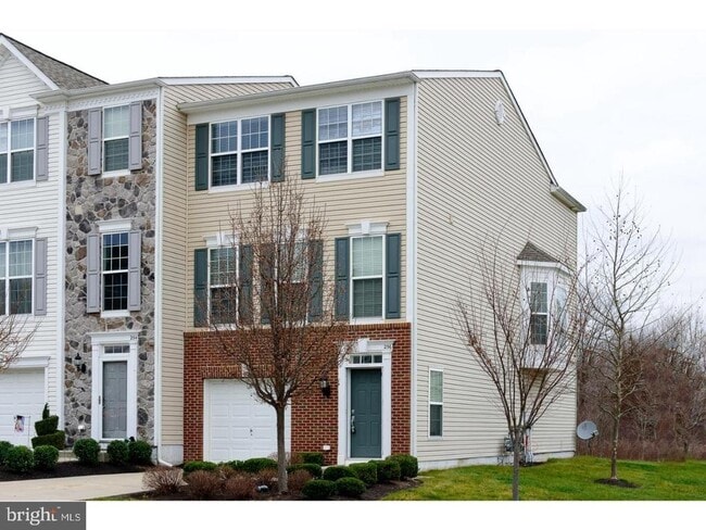 Primary Photo - 256 Hudson Dr