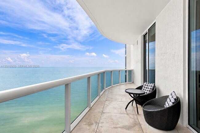 Building Photo - 15811 Collins Ave