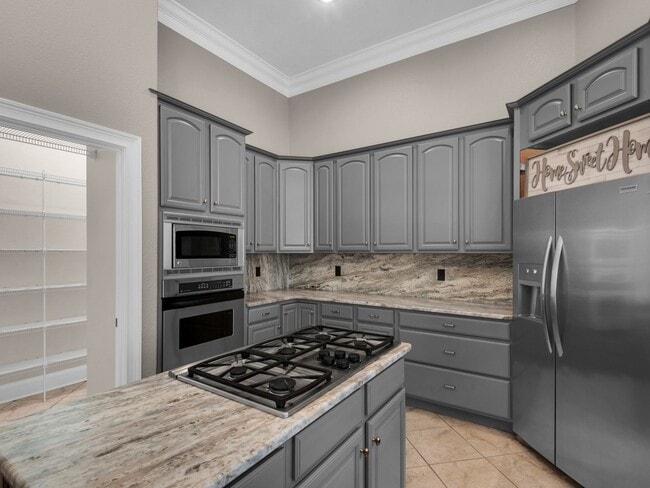 Building Photo - Gorgeous 3B/2.5B Home in Emerald Lakes Gat...