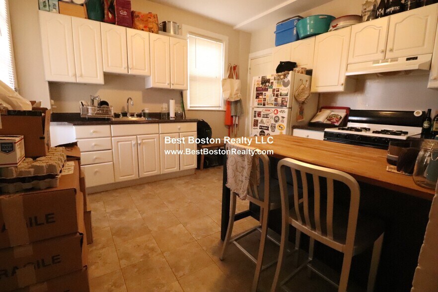 Building Photo - 63 Dana St