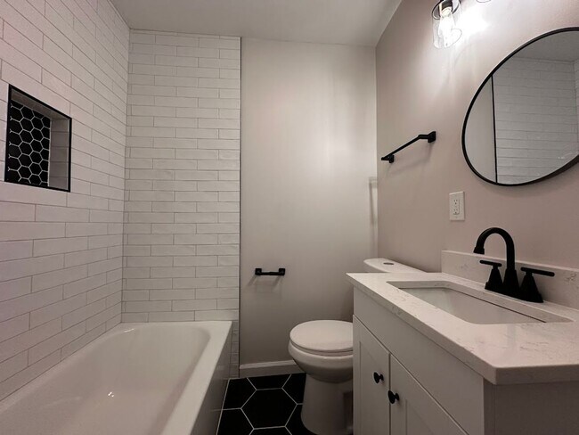 Building Photo - 3 bed 2 bath in Decatur!