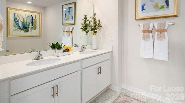 Building Photo - 1720 Vanderlyn St