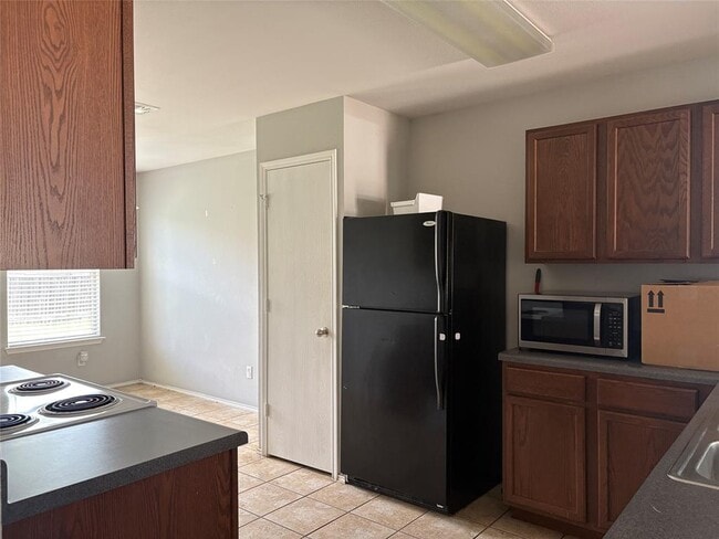 Building Photo - 1034 W South St