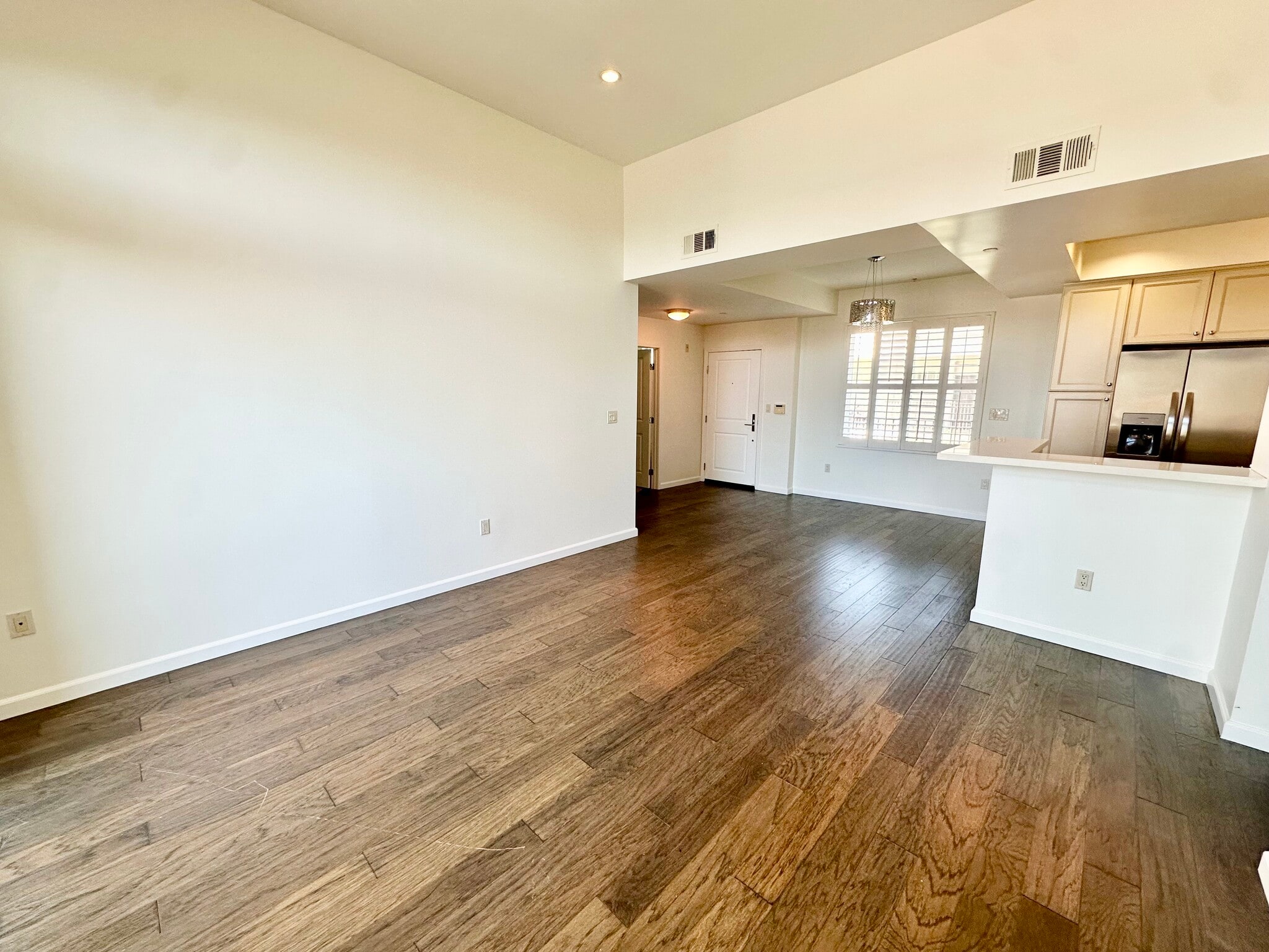 Building Photo - 1625 Granville Ave