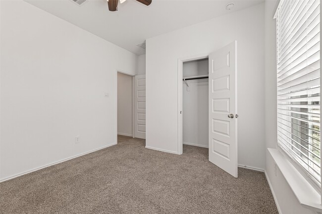 Building Photo - 7427 Audubon Russet Dr