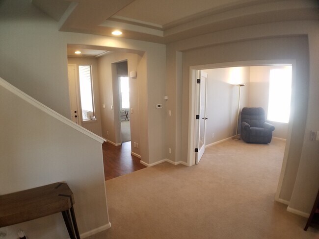 Building Photo - Partially Furnished (or unfurnished) Singl...