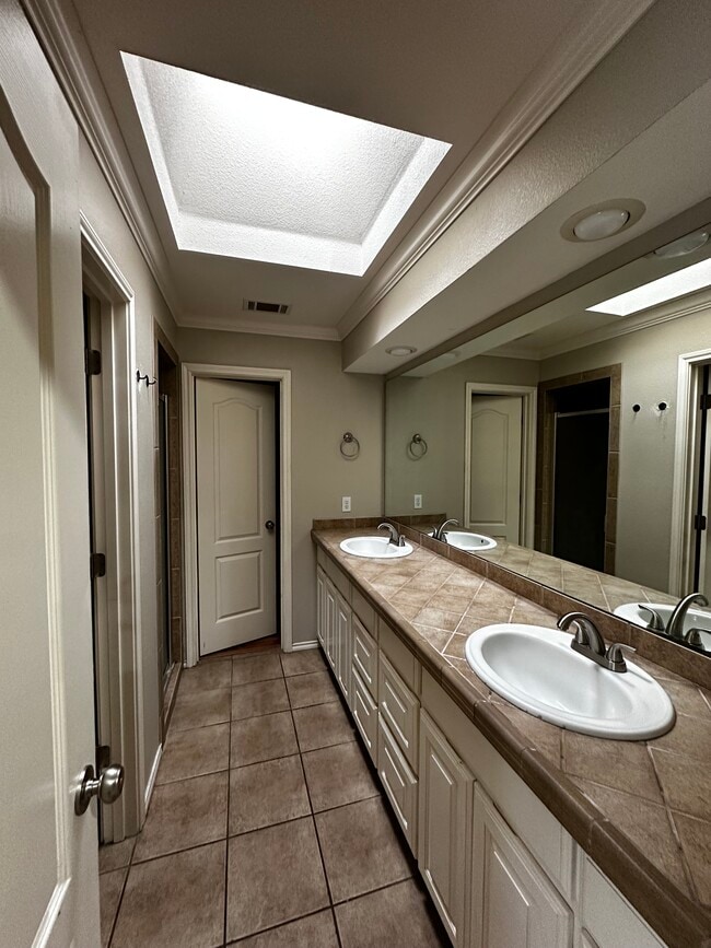 Building Photo - 3105 Southridge Ct