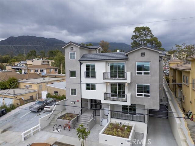 Building Photo - 10218 Fernglen Ave
