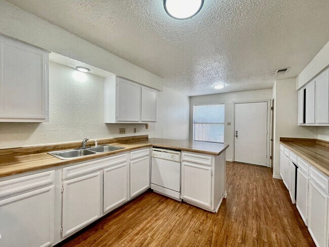 Building Photo - 1303 Conway Dr