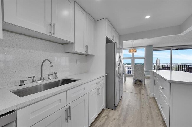 Building Photo - 531 N Ocean Blvd