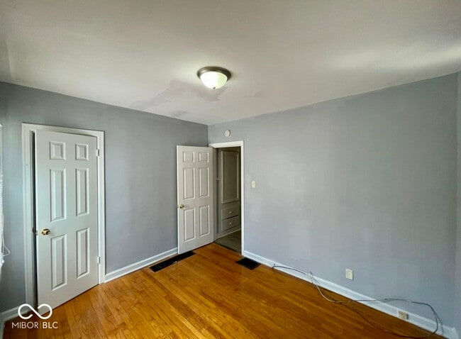 Building Photo - 2827 E Brookside Ave