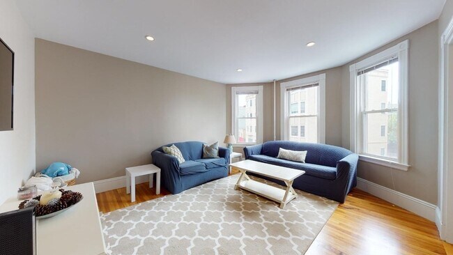 Building Photo - 38 Vinton St