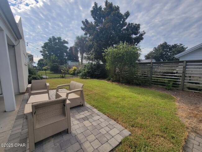 Building Photo - 100 Sea Breeze Cir